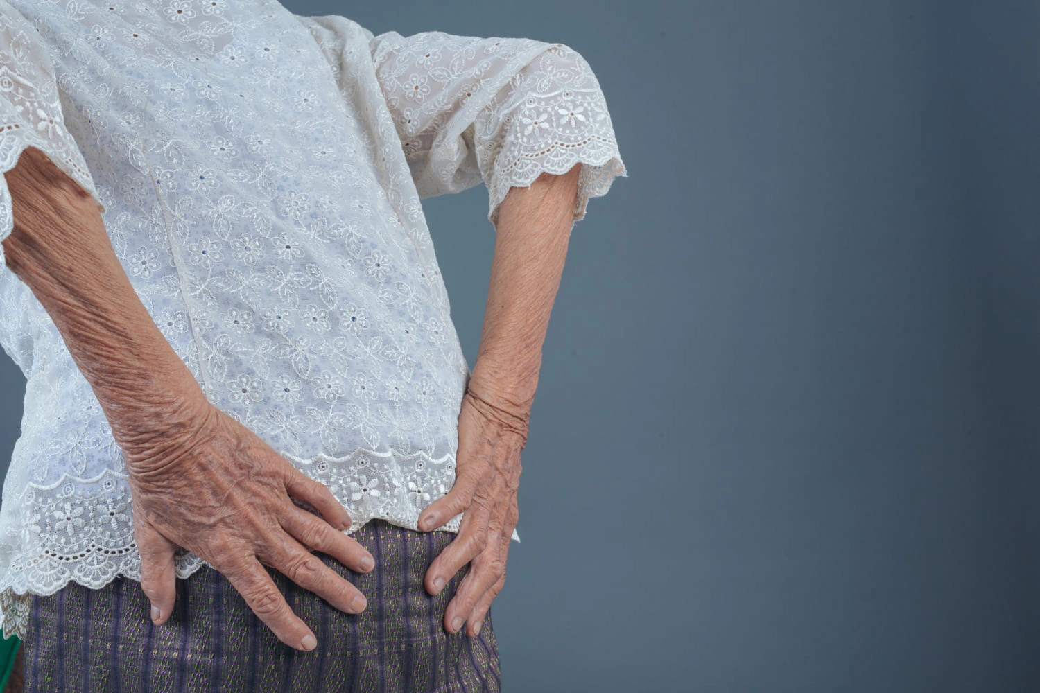 Cara Mencegah Osteoporosis pada Lansia