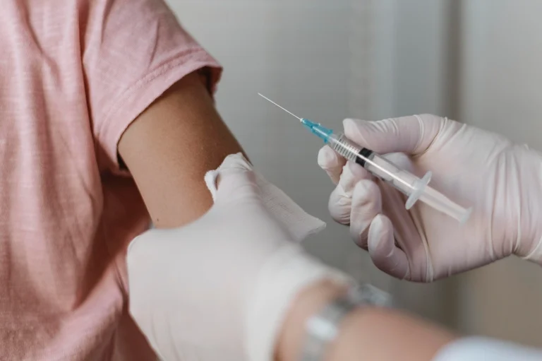 Berapa Lama Vaksin Rabies Bertahan? Cek Biaya, Jenis, dan Penyebab