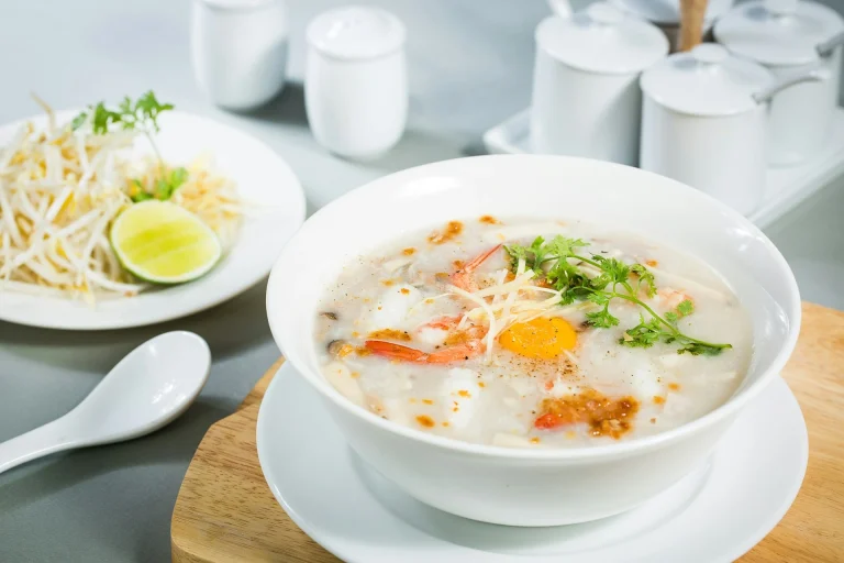 7 Rekomendasi Makanan untuk Lansia yang Sedang Sakit, Dukung Pemulihan