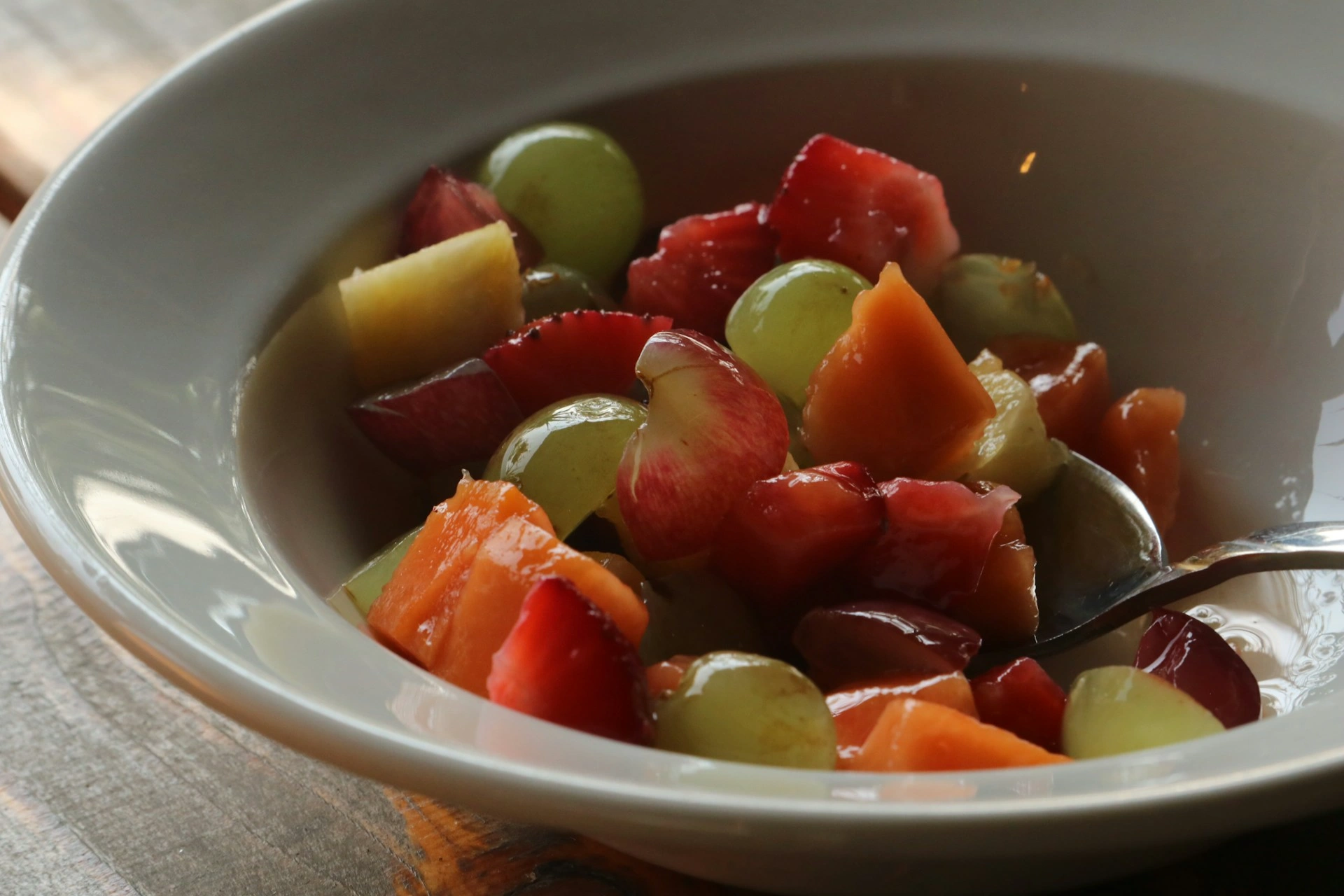 Cara Menyajikan Buah agar Lansia Tidak Bosan