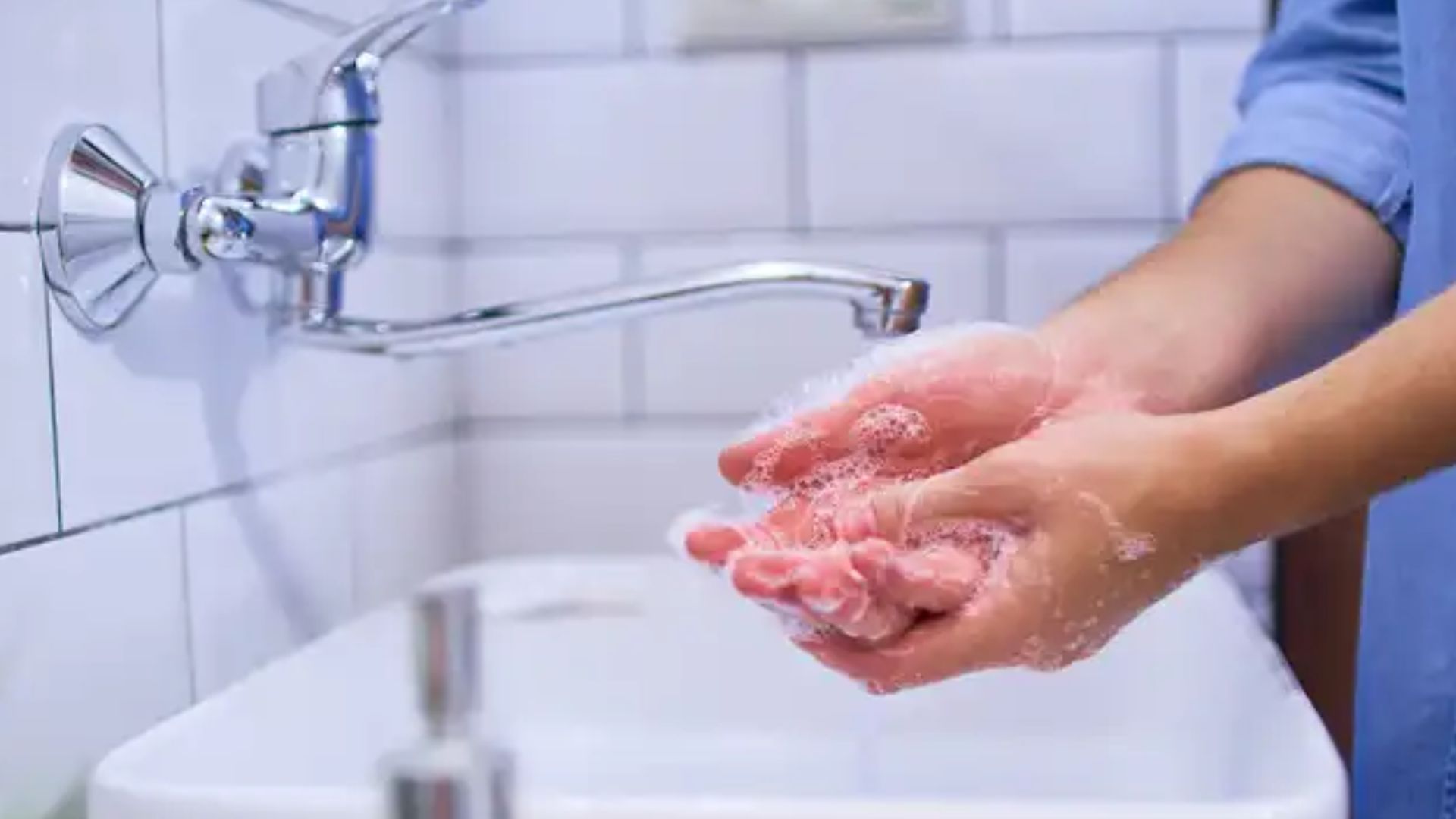 Personal Hygiene Aman yang Wajib Diterapkan dalam Perawatan Harian Lansia