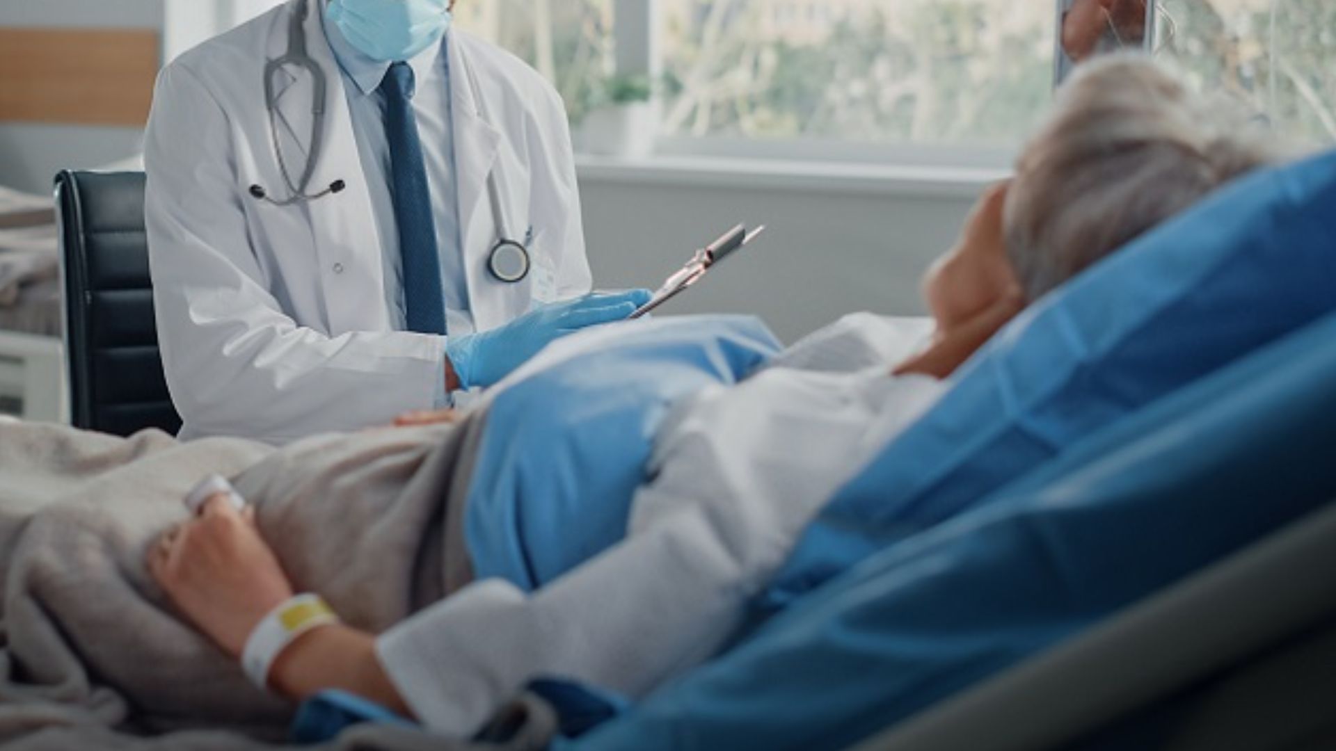 Kesalahan yang Harus Dihindari Saat Merawat Lansia Pasca Operasi