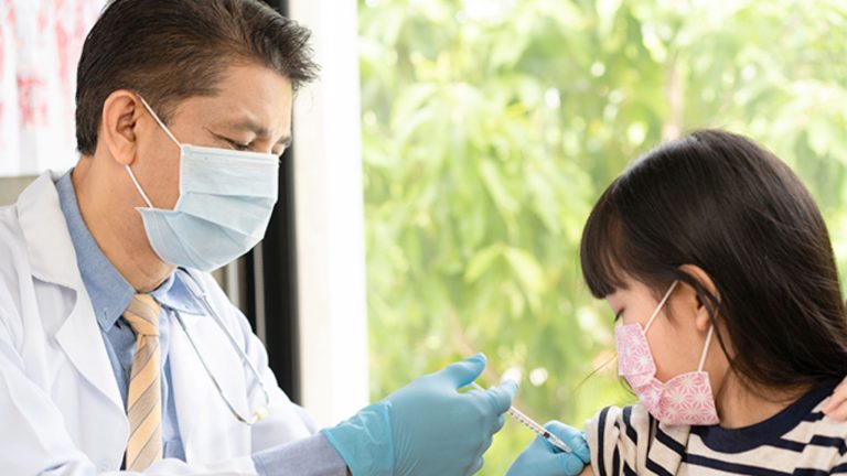 Manfaat Vaksin Flu untuk Lansia dalam Mencegah Komplikasi Serius