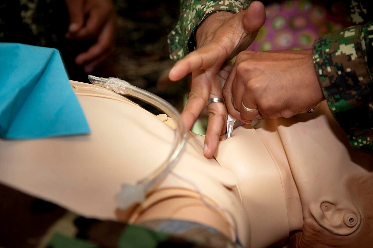 Cara Melakukan Perawatan Trakeostomi di Rumah